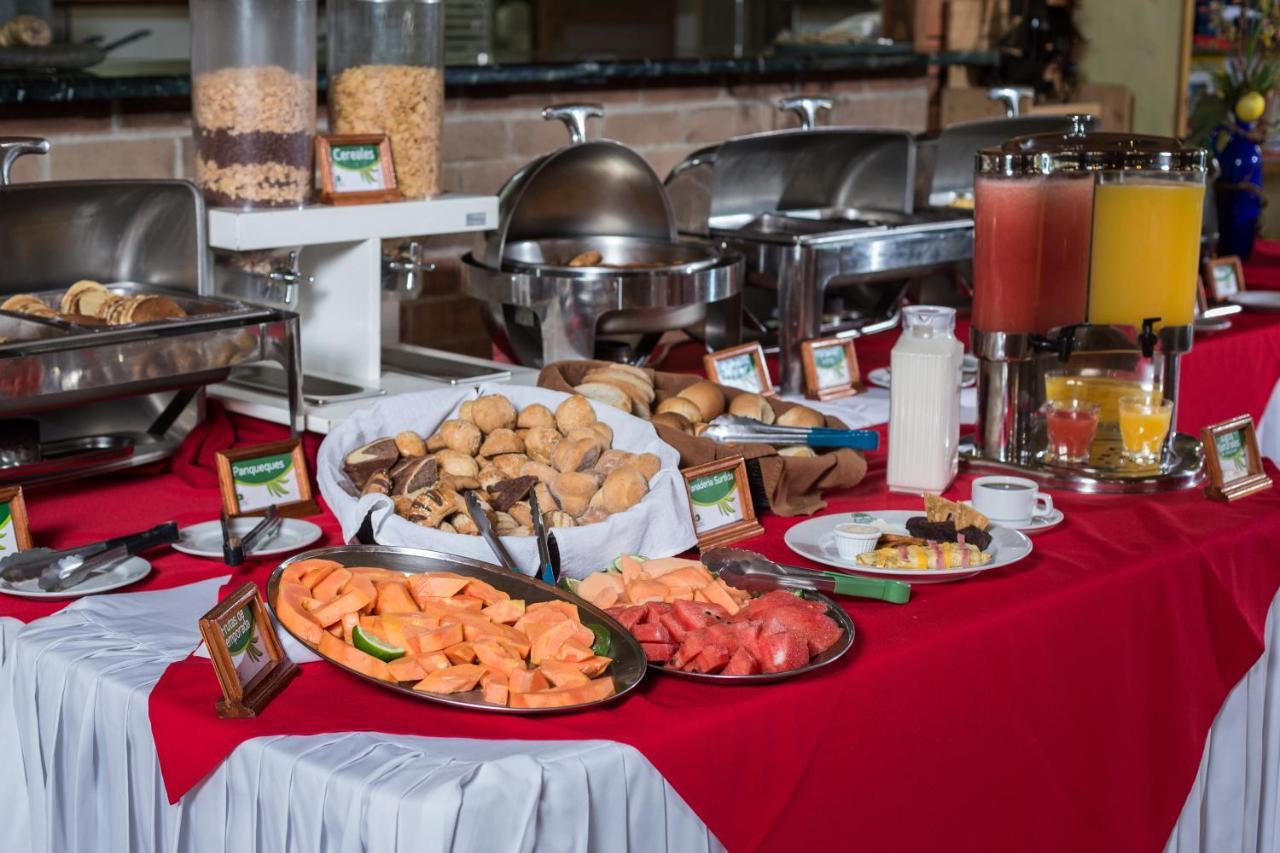 Park Hotel Santa Cruz Verapaz Екстер'єр фото